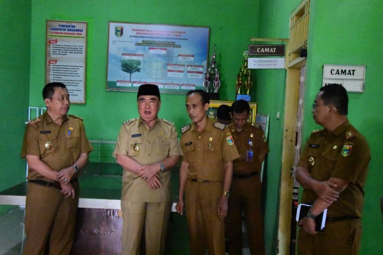 Bupati Tanggamus Saleh Asnawi Murka Melihat Rendahnya Atitud Pegawai Kecamatan Kotim