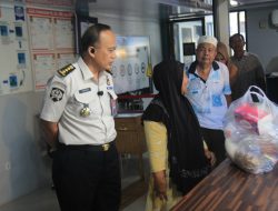 Optimalisasi Pelayanan Publik, Plh. Kalapas Pekanbaru Turun Langsung ke Area Kunjungan